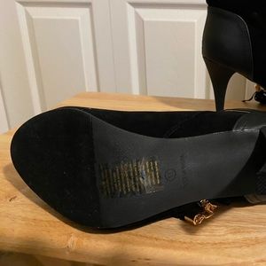 Cushion Walk Black Trish Tassle Bootie - Size 11
